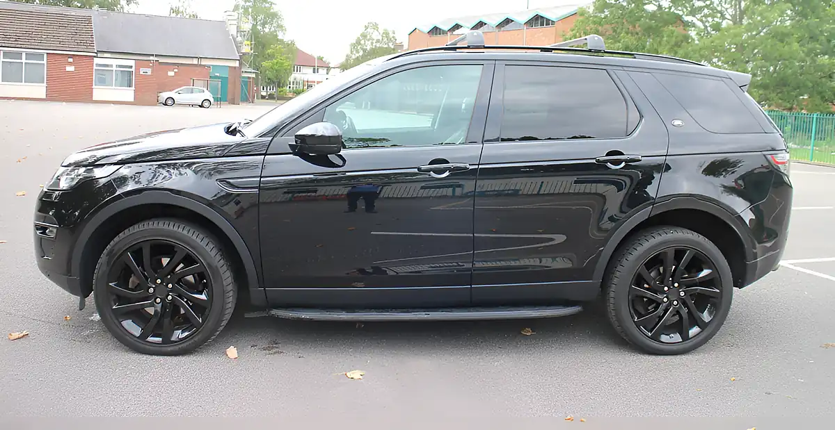 Used 2018 Land Rover Discovery Sport Hse Black Black - Interior and Exterior details 5