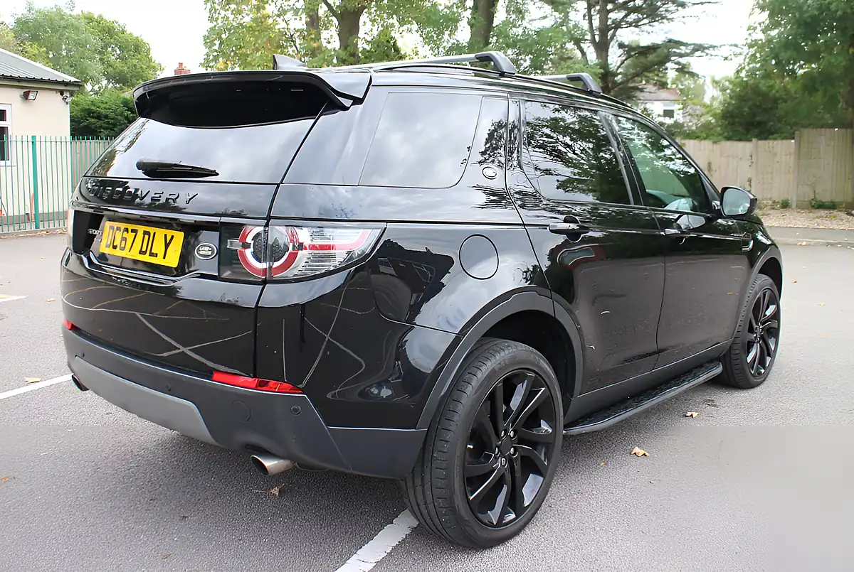Used 2018 Land Rover Discovery Sport Hse Black Black - Interior and Exterior details 6
