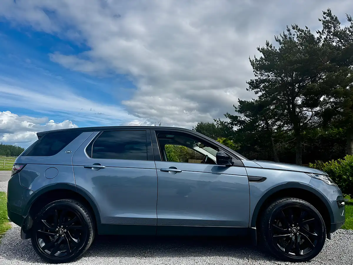 Used 2018 Land Rover Discovery Sport Hse Black Blue - Interior and Exterior details 5