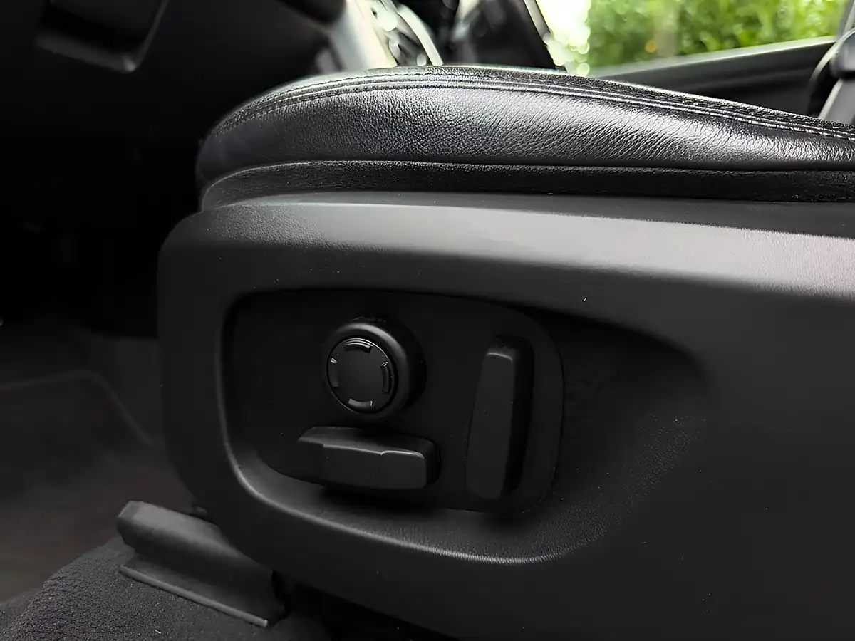 Used 2018 Land Rover Discovery Sport Hse Black Blue - Interior and Exterior details 17