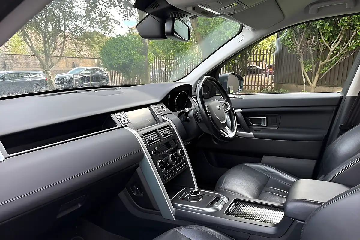 Used 2018 Land Rover Discovery Sport Hse Black Blue - Interior and Exterior details 4