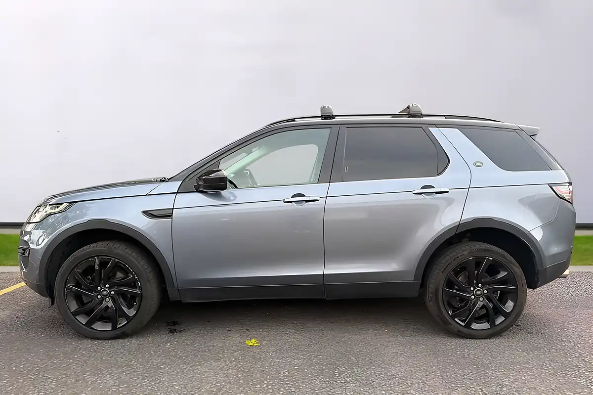 Used 2018 Land Rover Discovery Sport Hse Black Blue - Interior and Exterior details 7