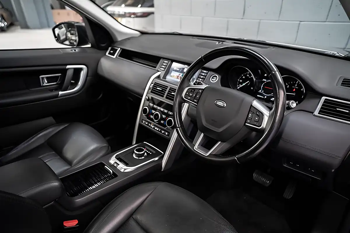 Used 2018 Land Rover Discovery Sport Hse Black - Interior and Exterior details 10