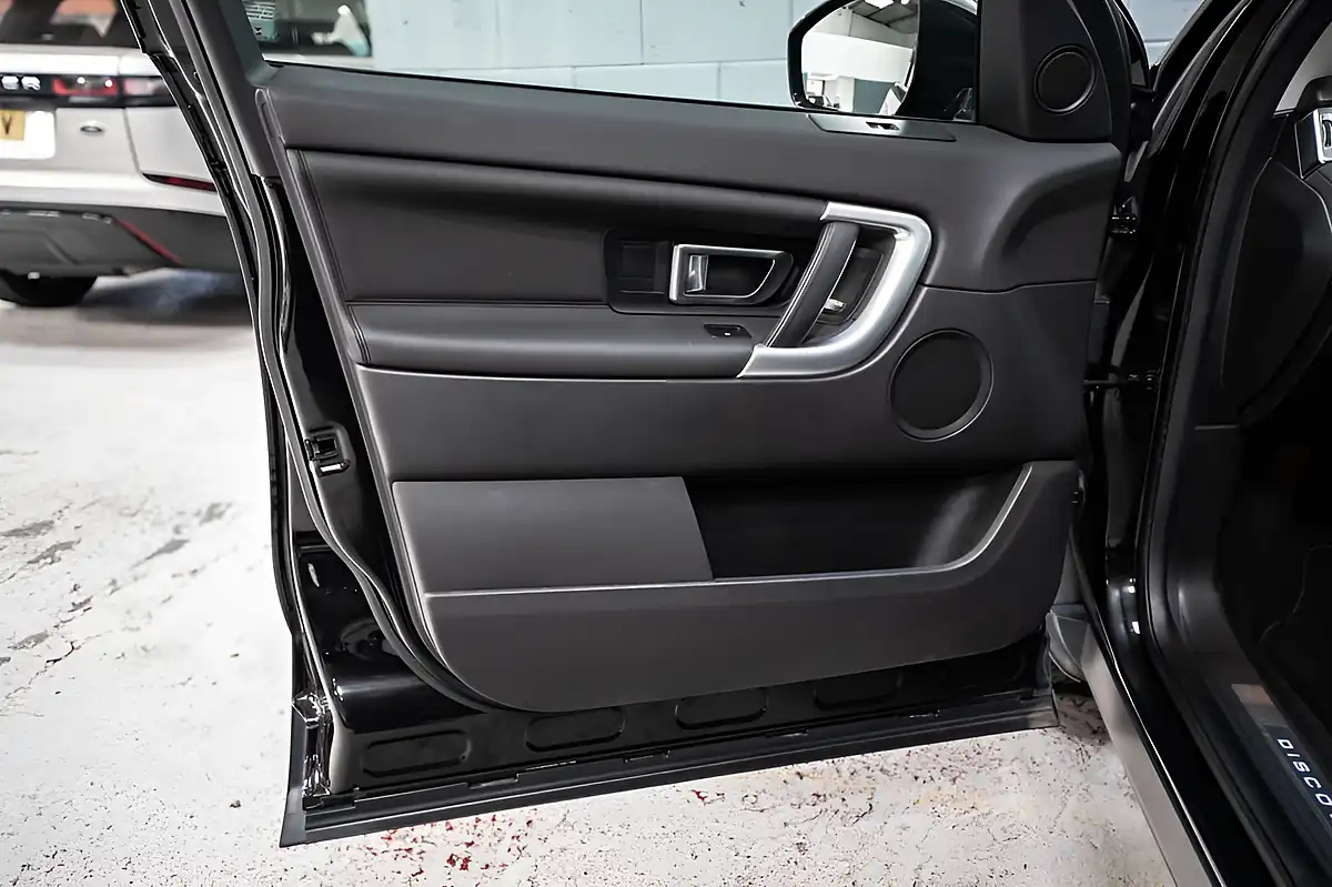 Used 2018 Land Rover Discovery Sport Hse Black - Interior and Exterior details 13