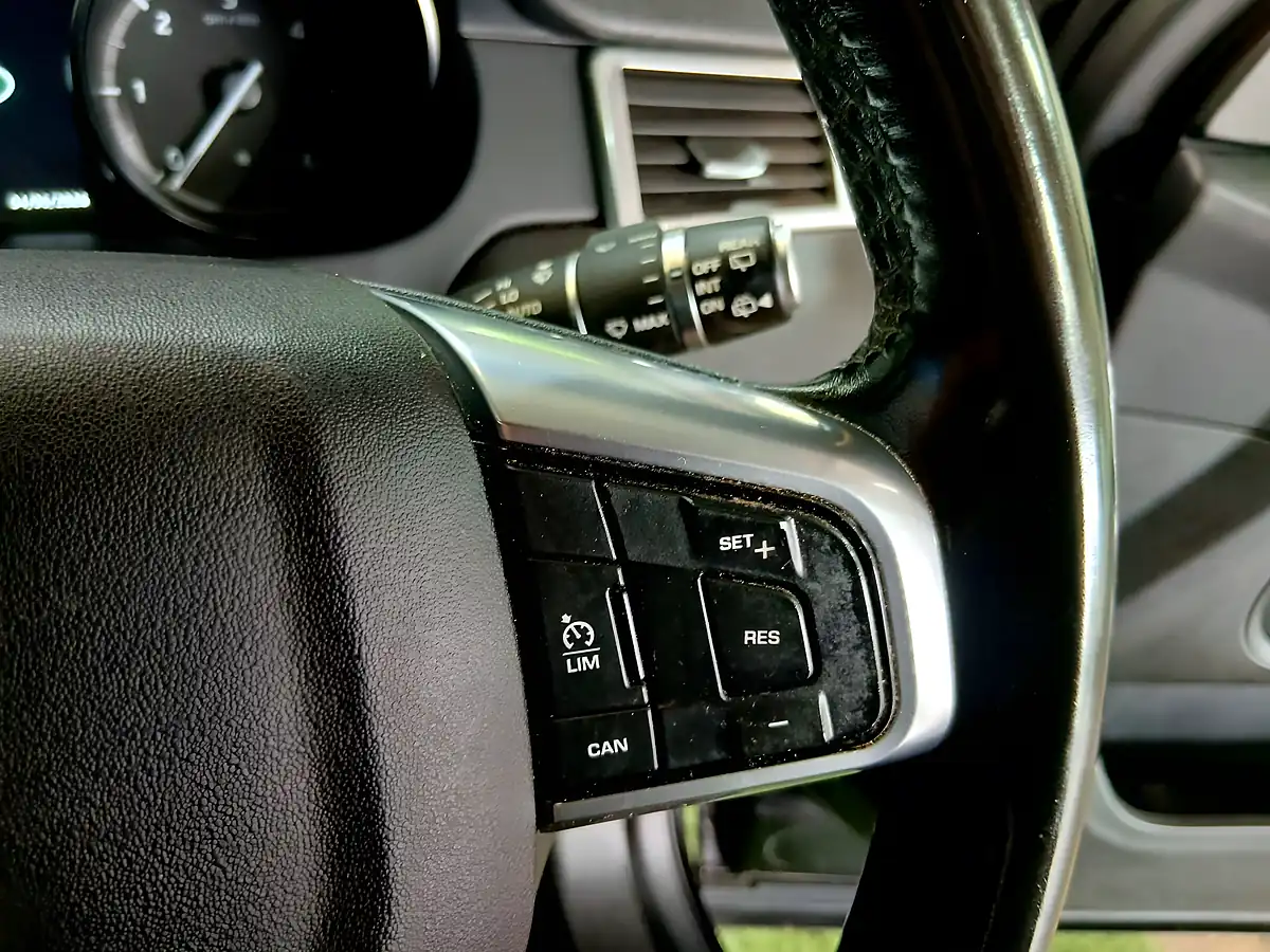 Used 2018 Land Rover Discovery Sport Hse Black - Interior and Exterior details 16