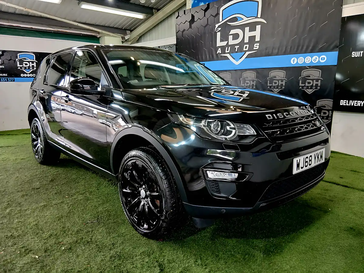 Used 2018 Land Rover Discovery Sport Hse Black - Front View