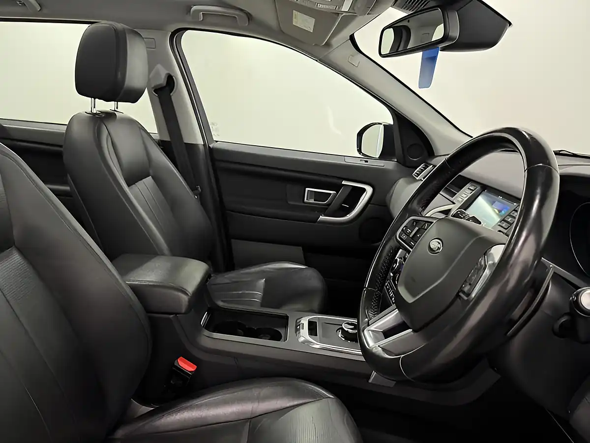 Used 2018 Land Rover Discovery Sport Hse Black - Interior and Exterior details 10