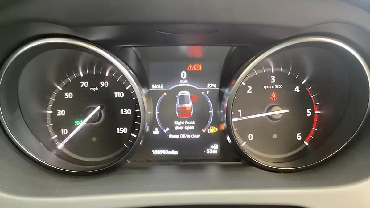 Used 2018 Land Rover Discovery Sport Hse Black - Interior and Exterior details 11