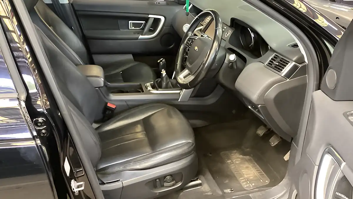 Used 2018 Land Rover Discovery Sport Hse Black - Interior and Exterior details 5