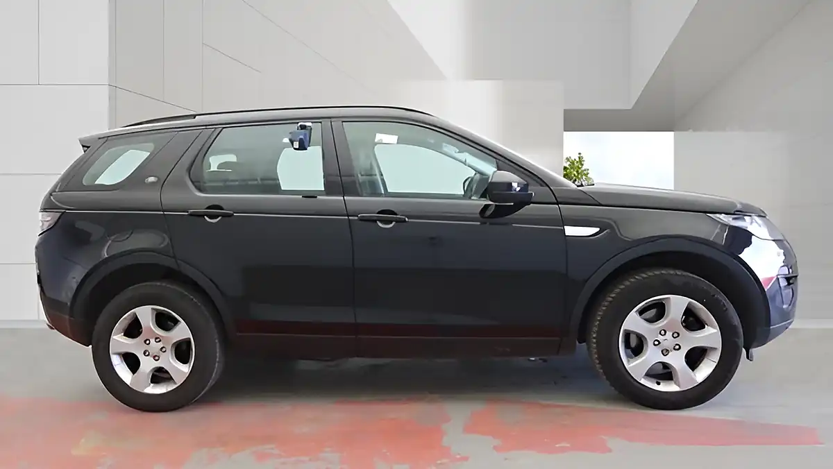 Used 2018 Land Rover Discovery Sport Hse Black - Interior and Exterior details 8
