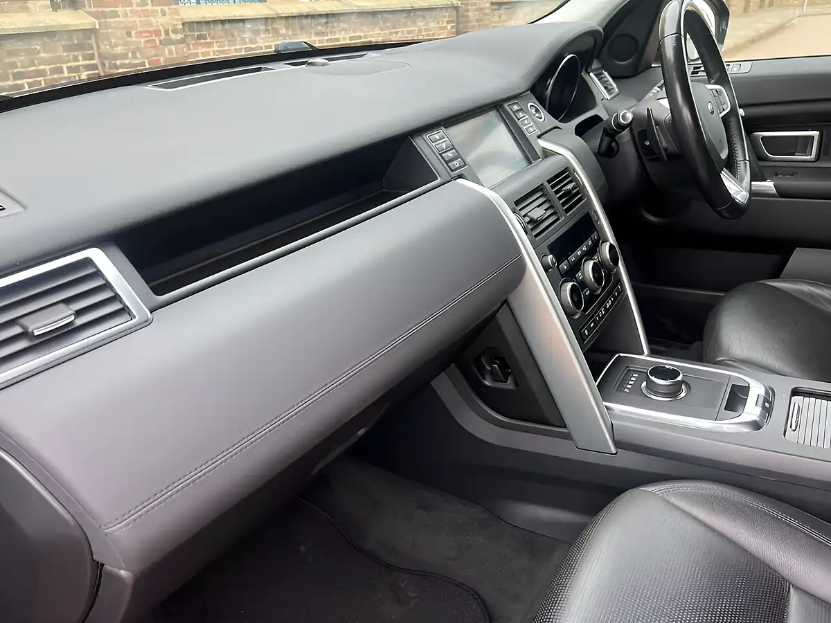 Used 2018 Land Rover Discovery Sport Hse Black - Interior and Exterior details 10