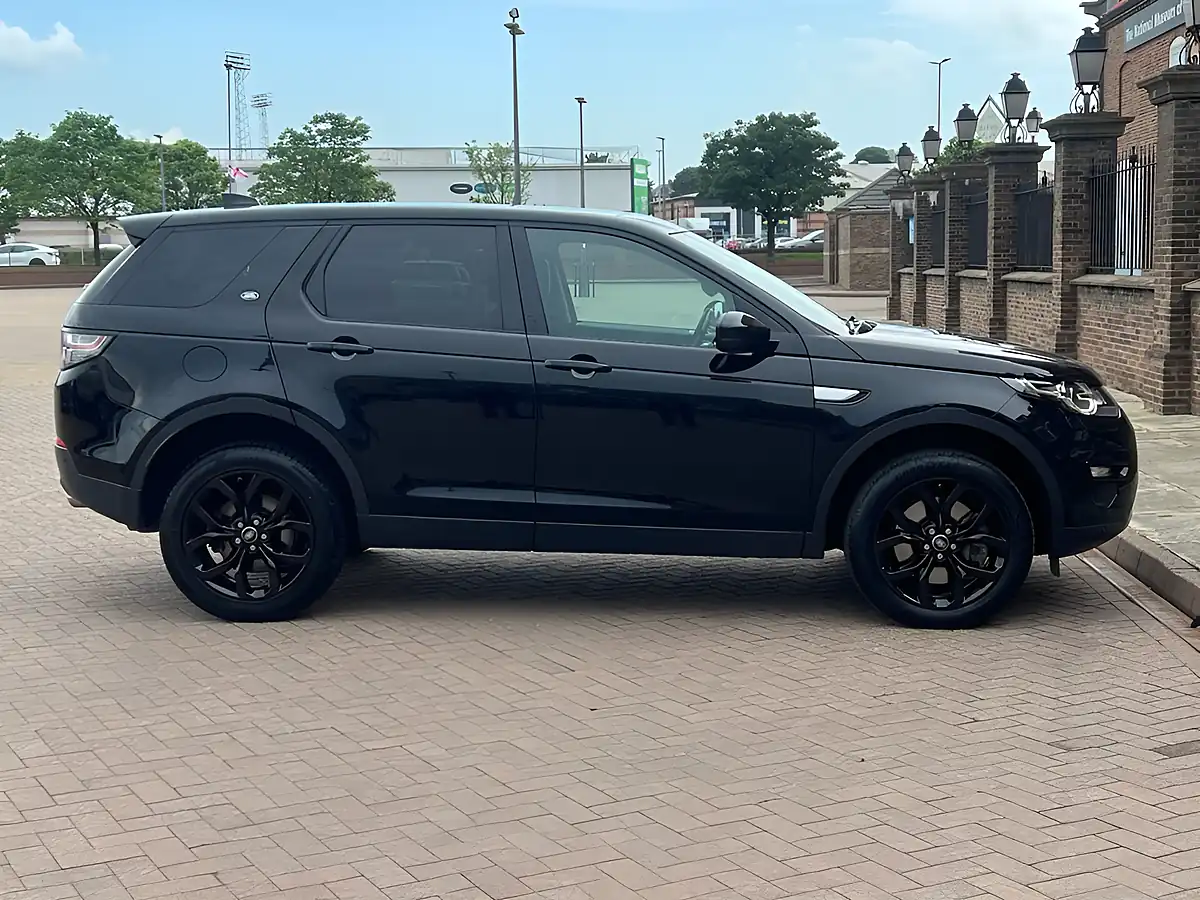 Used 2018 Land Rover Discovery Sport Hse Black - Interior and Exterior details 5