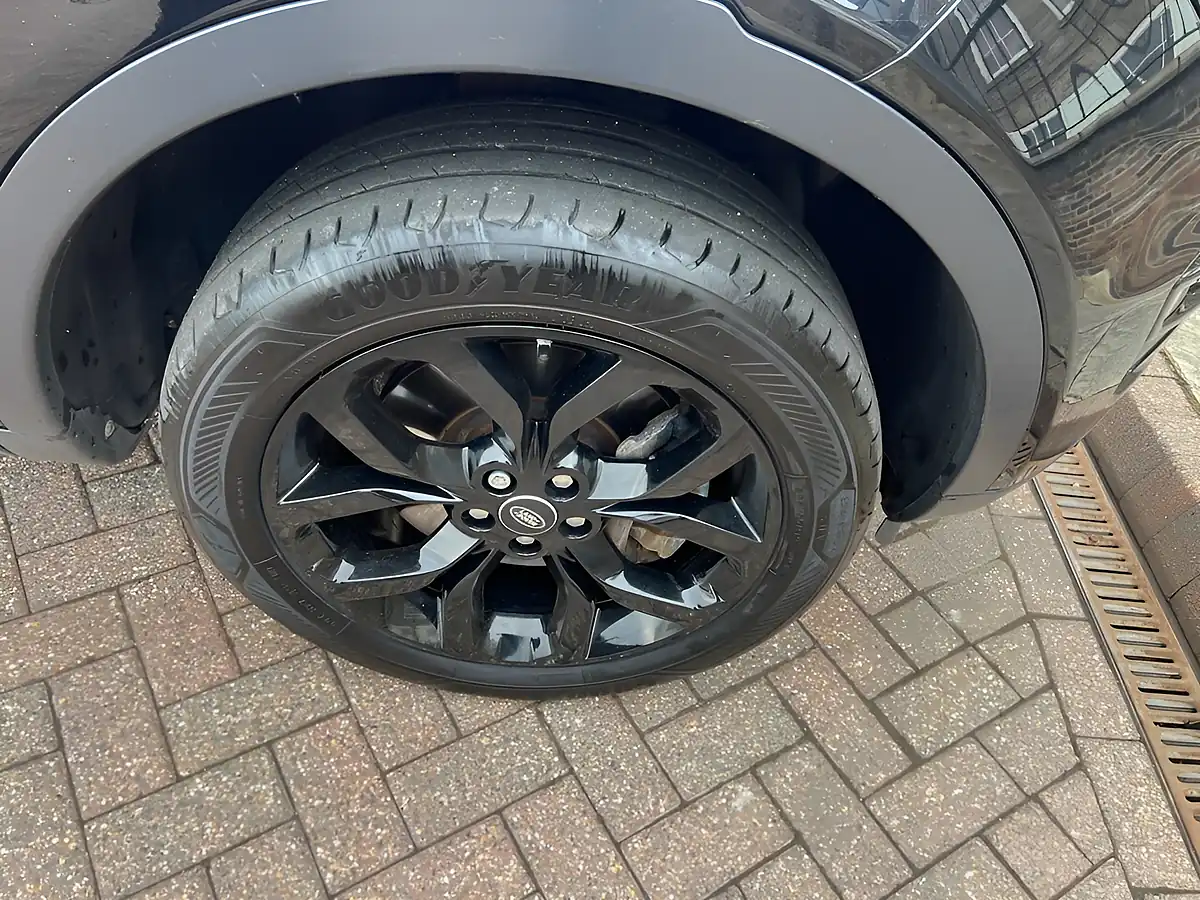 Used 2018 Land Rover Discovery Sport Hse Black - Interior and Exterior details 7