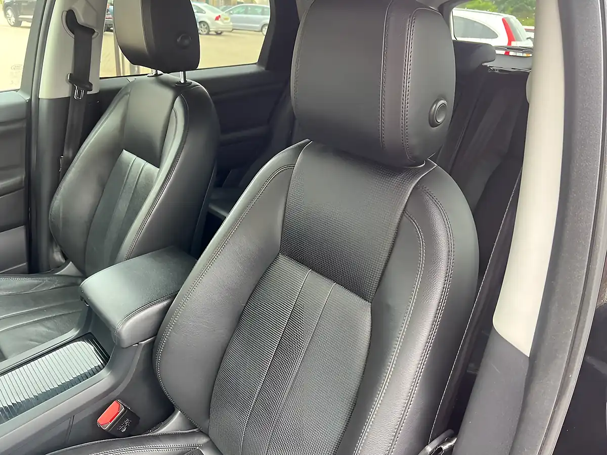 Used 2018 Land Rover Discovery Sport Hse Black - Interior and Exterior details 9