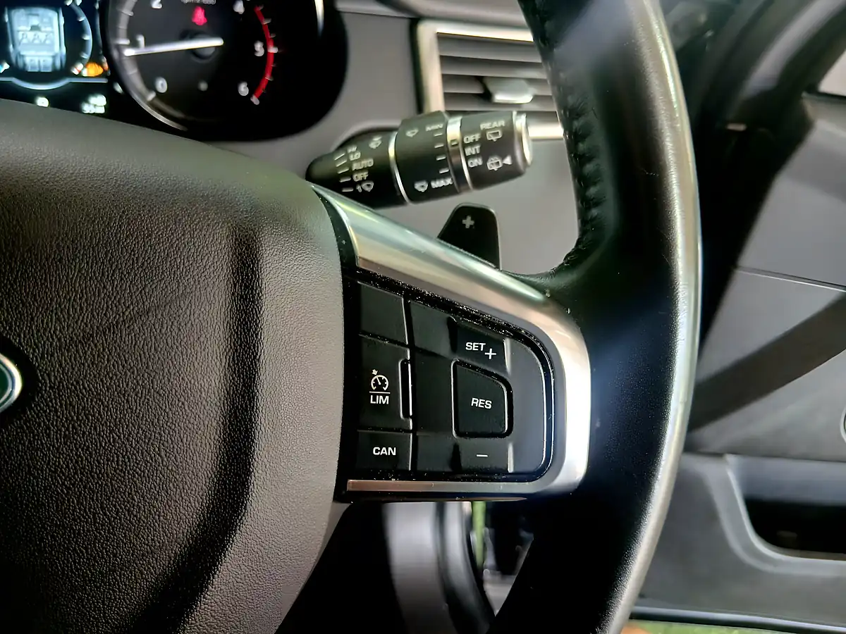 Used 2018 Land Rover Discovery Sport Hse Black - Interior and Exterior details 11