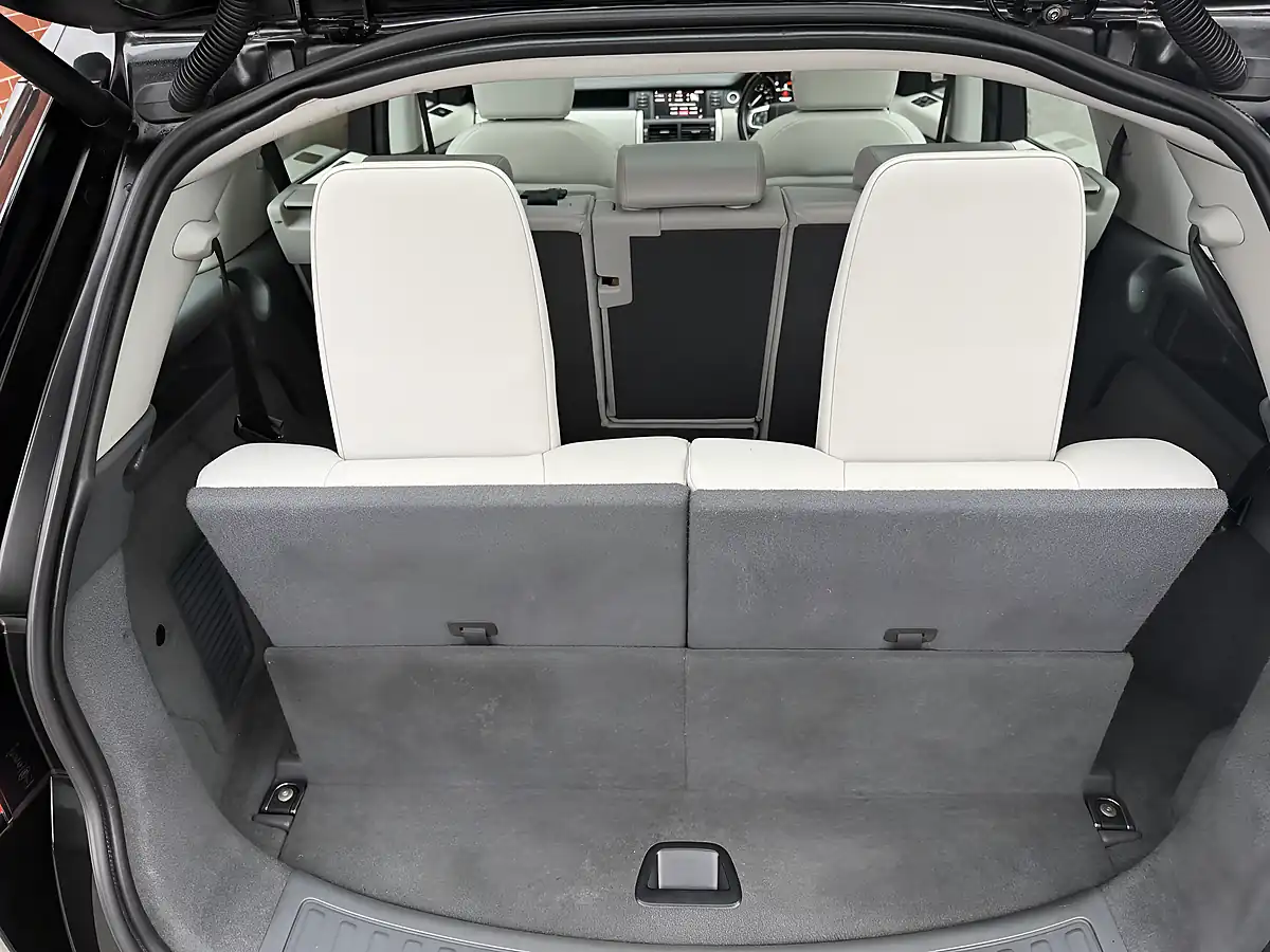 Used 2018 Land Rover Discovery Sport Hse Black - Interior and Exterior details 15