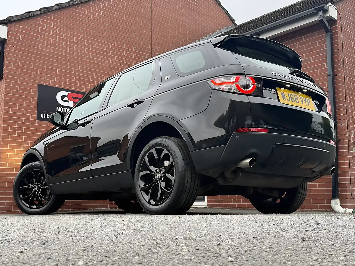 Used 2018 Land Rover Discovery Sport Hse Black - Interior and Exterior details 8