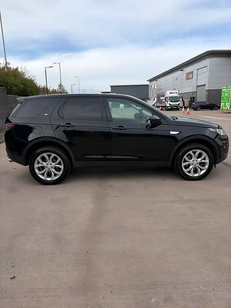 Used 2018 Land Rover Discovery Sport Hse Black - Interior and Exterior details 6