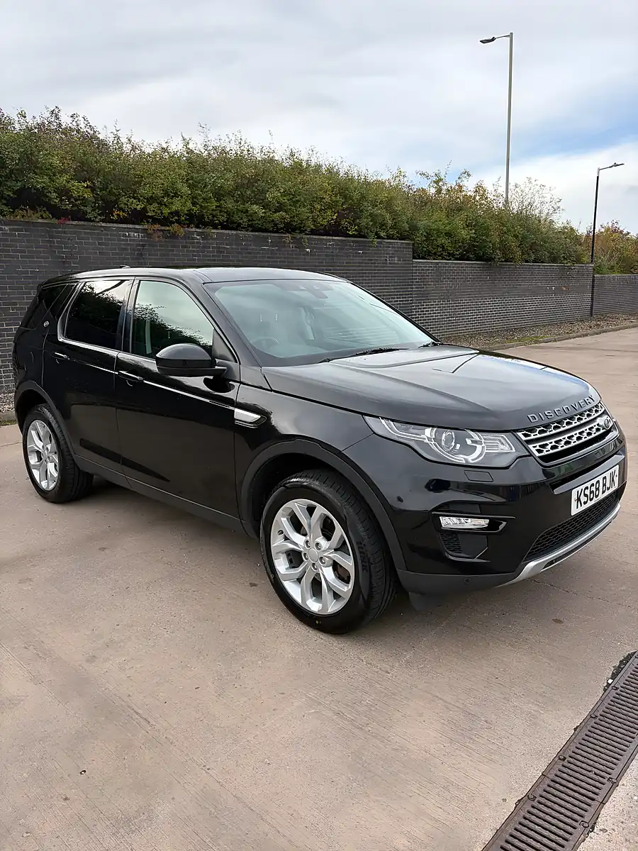 Used 2018 Land Rover Discovery Sport Hse Black - Interior and Exterior details 7