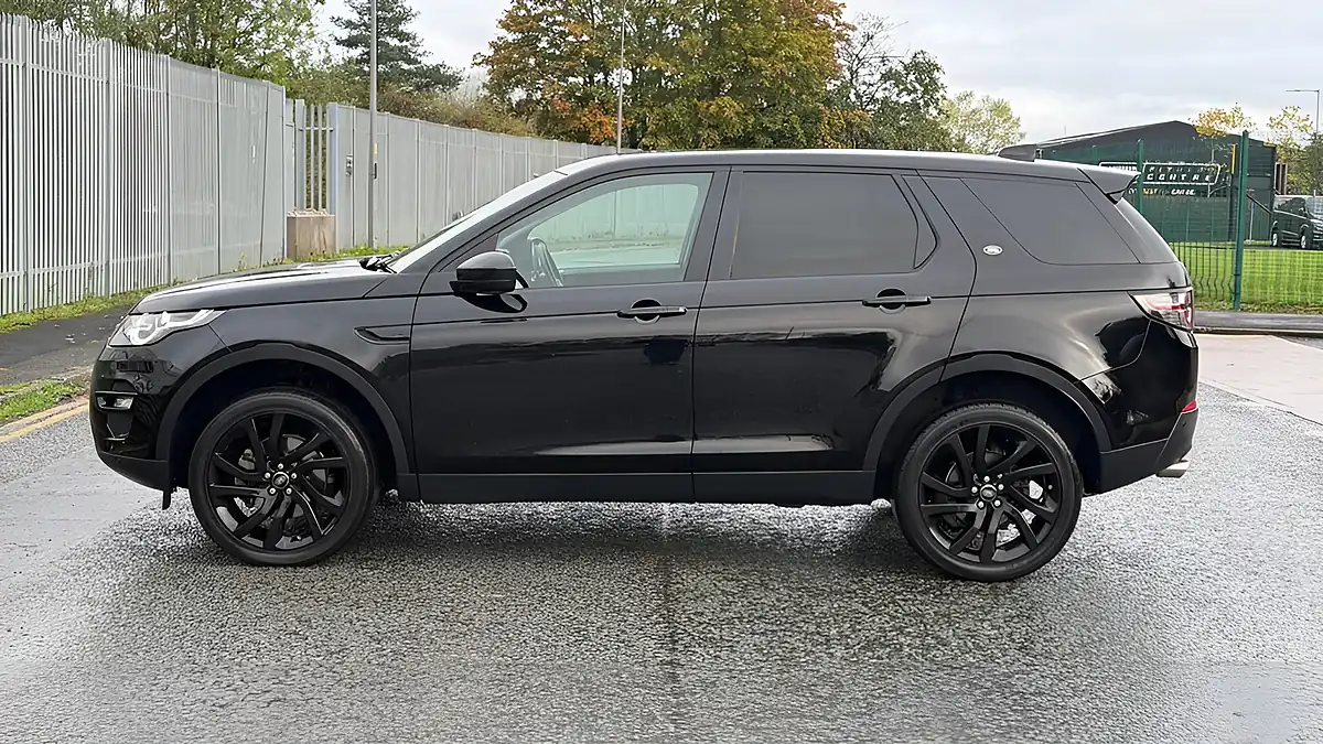 Used 2018 Land Rover Discovery Sport Hse Black - Interior and Exterior details 4