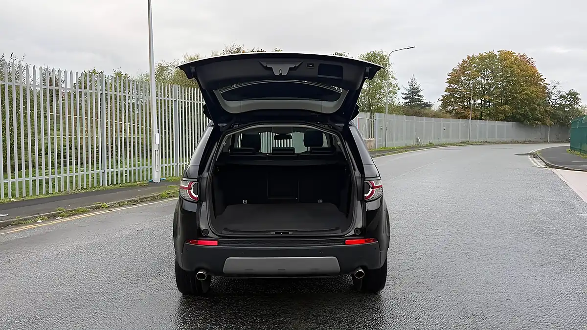 Used 2018 Land Rover Discovery Sport Hse Black - Interior and Exterior details 6