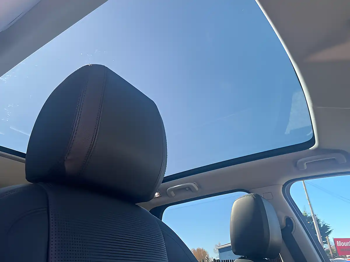 Used 2018 Land Rover Discovery Sport Hse Black White - Interior and Exterior details 15