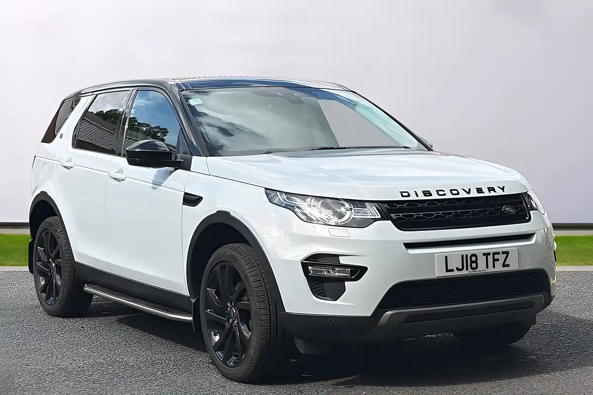 Used 2018 Land Rover Discovery Sport Hse Black White - Front View
