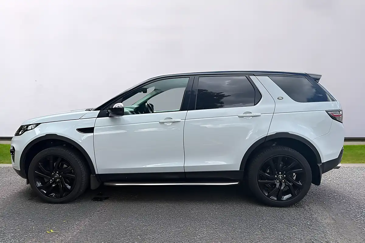 Used 2018 Land Rover Discovery Sport Hse Black White - Interior and Exterior details 4
