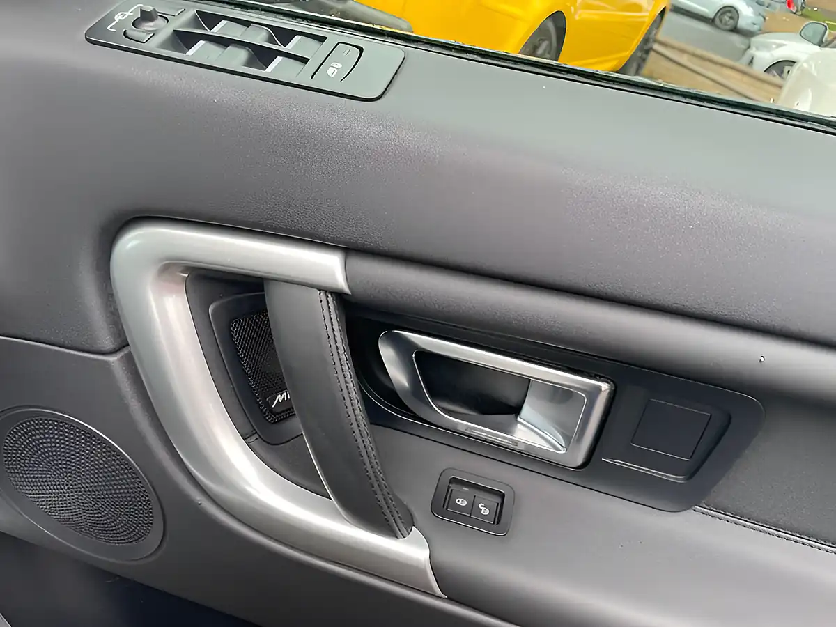 Used 2018 Land Rover Discovery Sport Hse Black White - Interior and Exterior details 16
