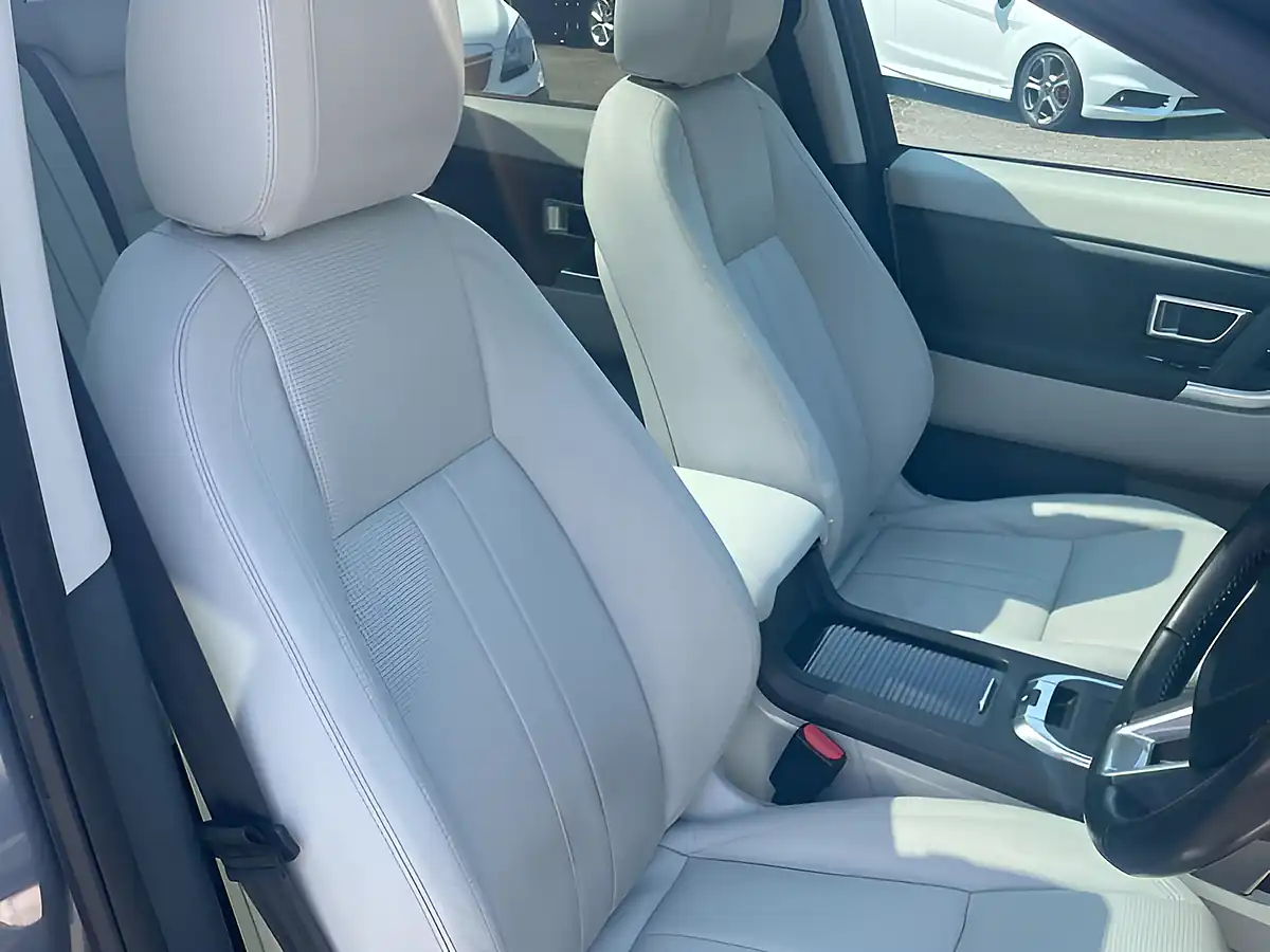 Used 2018 Land Rover Discovery Sport Hse Blue - Interior and Exterior details 10