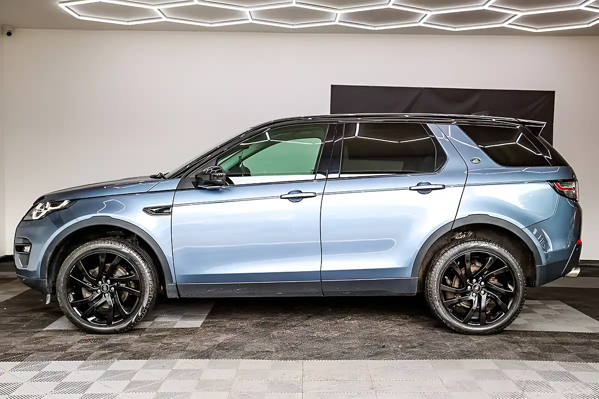 Used 2018 Land Rover Discovery Sport Hse Byron Blue - Interior and Exterior details 6
