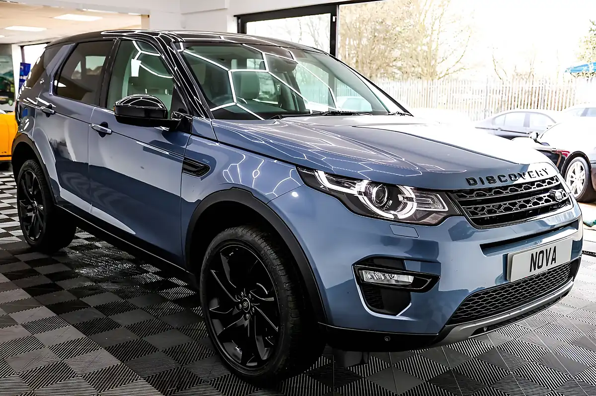 Used 2018 Land Rover Discovery Sport Hse Byron Blue - Interior and Exterior details 9