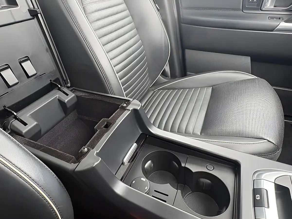 Used 2018 Land Rover Discovery Sport Hse Dynamic Lux Blue - Interior and Exterior details 17