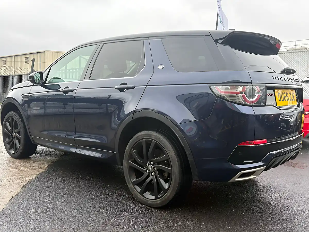 Used 2018 Land Rover Discovery Sport Hse Dynamic Lux Blue - Interior and Exterior details 9