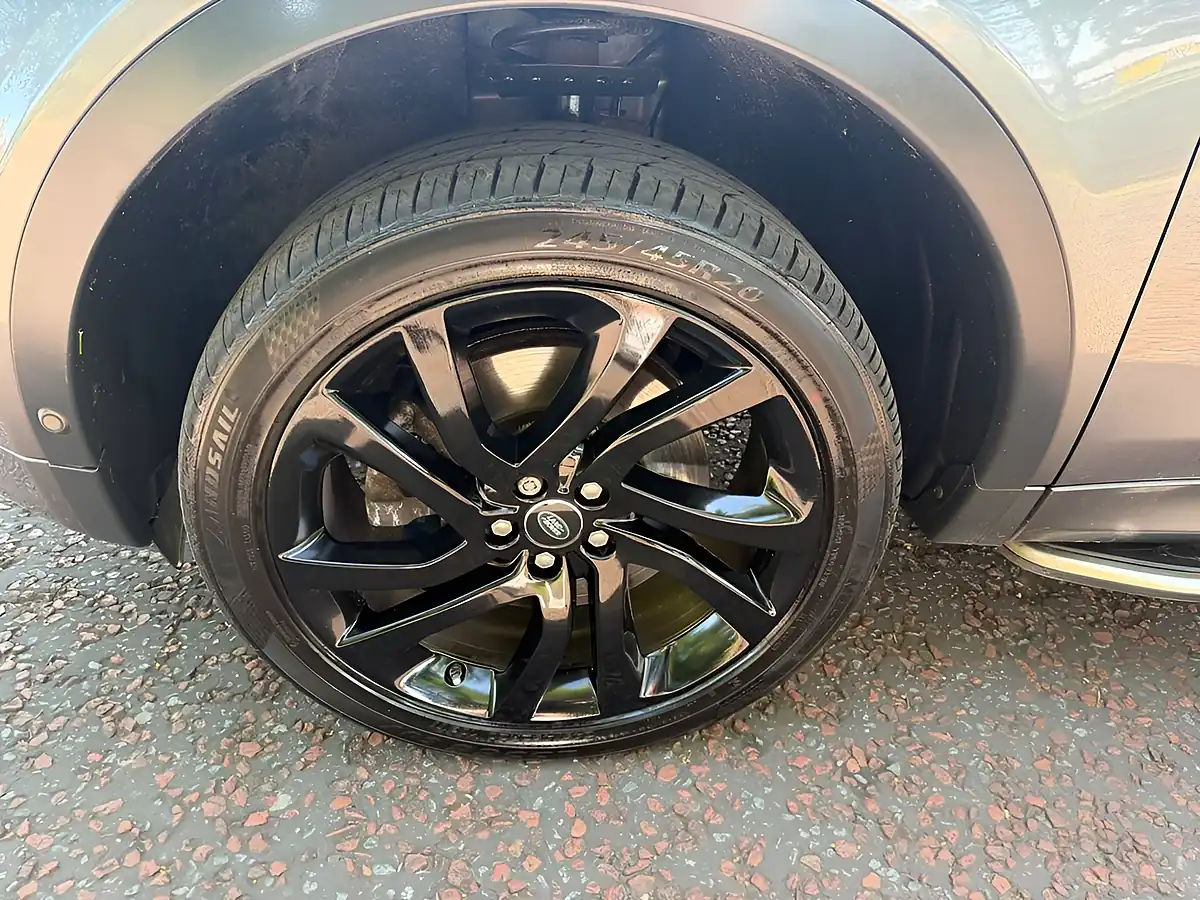 Used 2018 Land Rover Discovery Sport Hse Dynamic Lux Grey - Interior and Exterior details 12