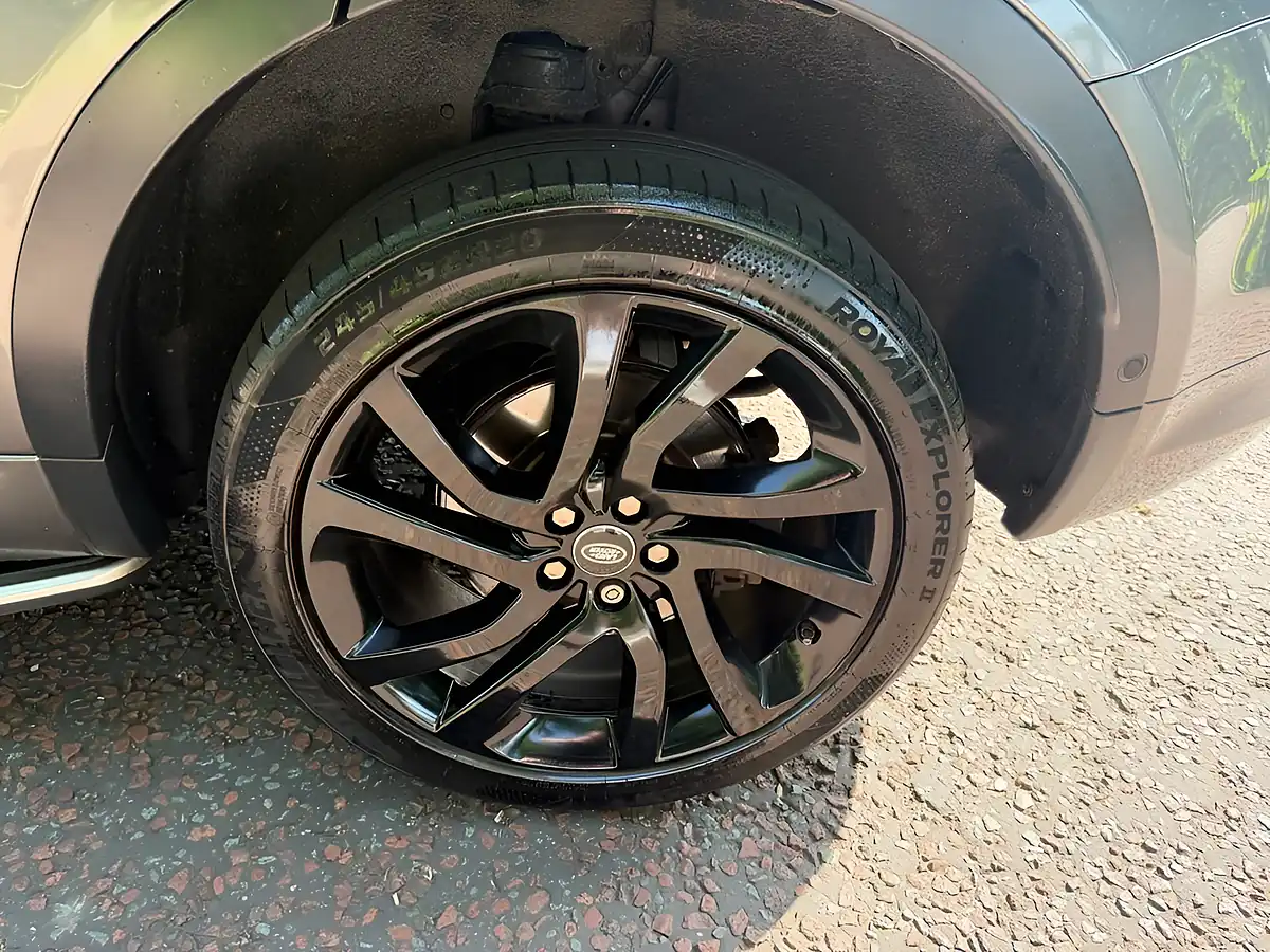 Used 2018 Land Rover Discovery Sport Hse Dynamic Lux Grey - Interior and Exterior details 13