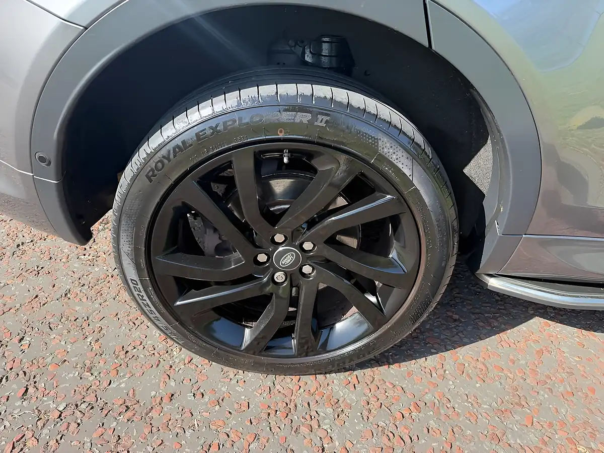 Used 2018 Land Rover Discovery Sport Hse Dynamic Lux Grey - Interior and Exterior details 8