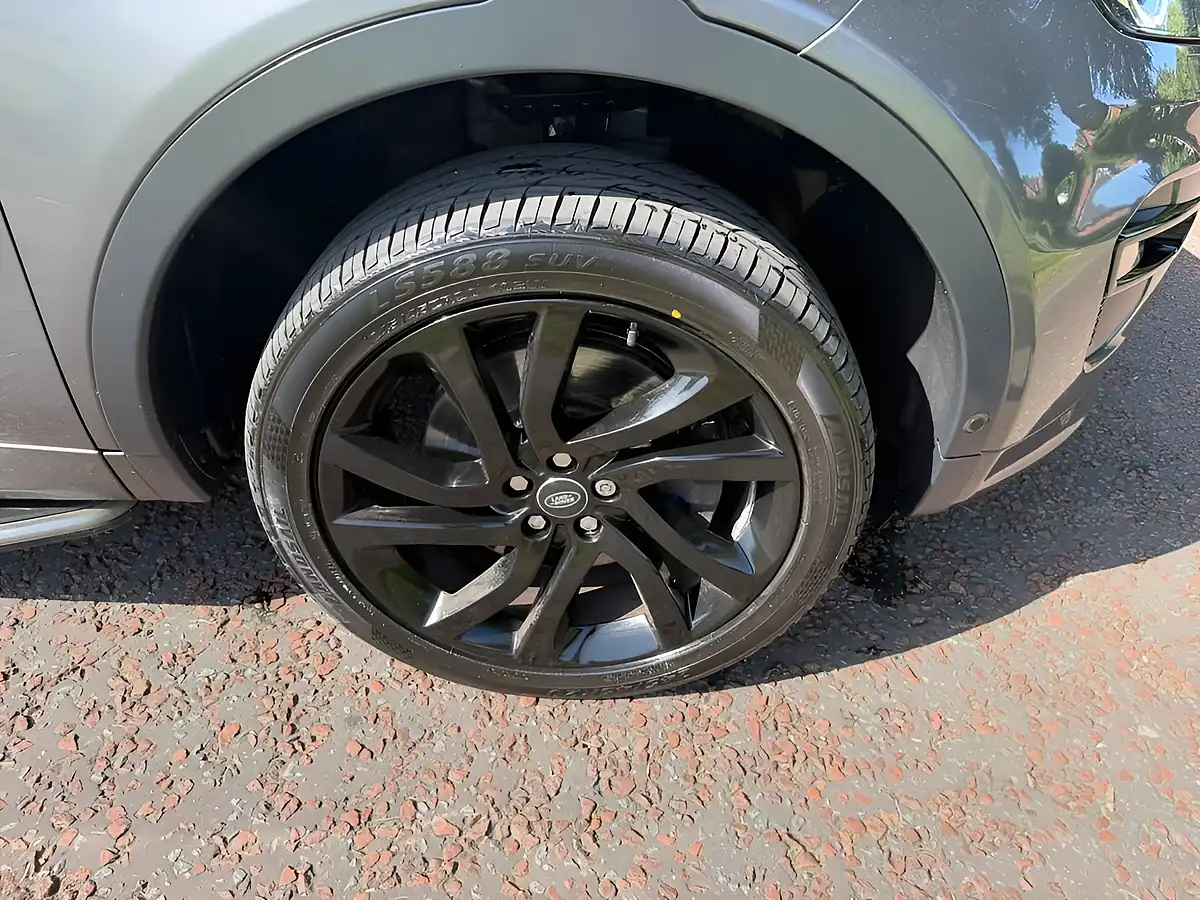 Used 2018 Land Rover Discovery Sport Hse Dynamic Lux Grey - Interior and Exterior details 9