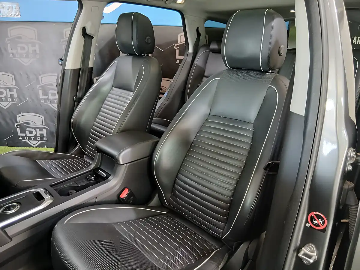 Used 2018 Land Rover Discovery Sport Hse Dynamic Lux Grey - Interior and Exterior details 10