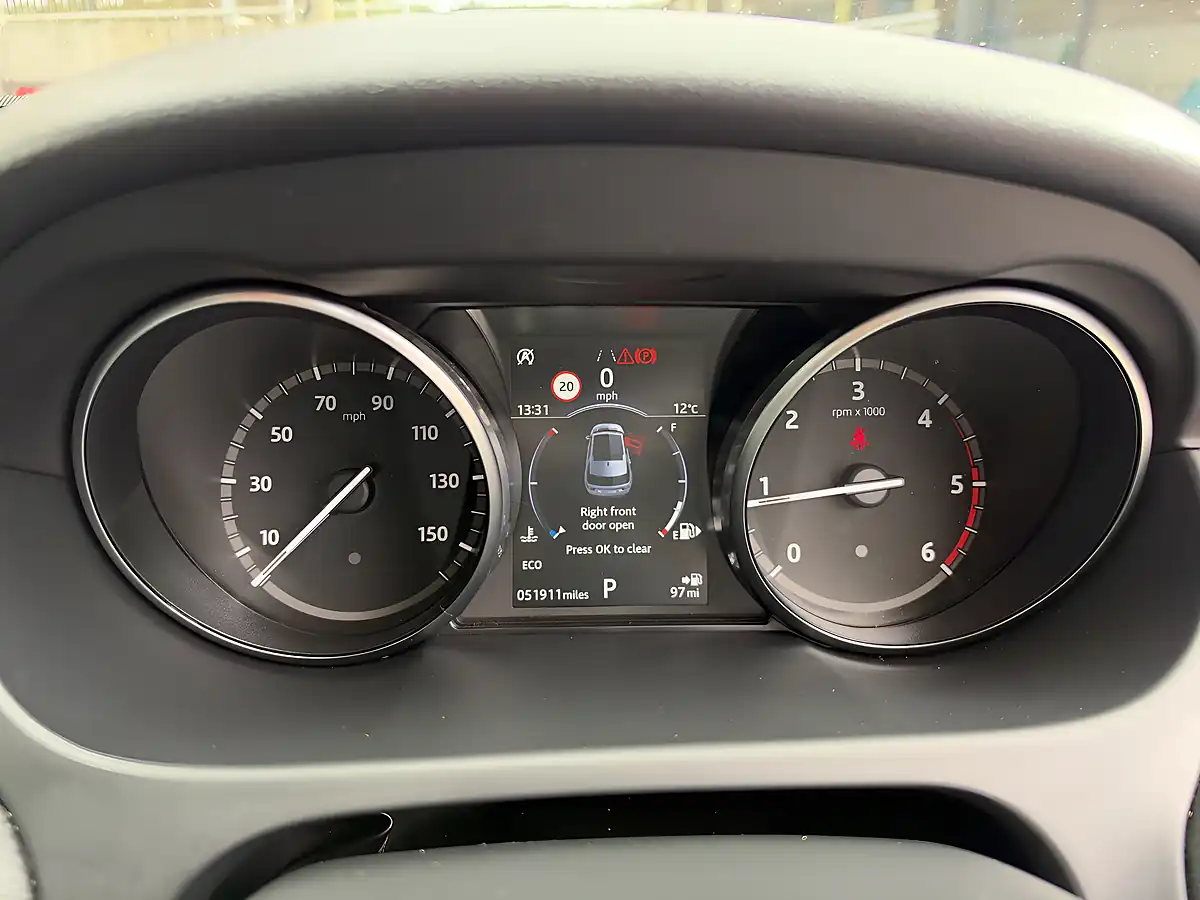 Used 2018 Land Rover Discovery Sport Hse Dynamic Lux Grey - Interior and Exterior details 12