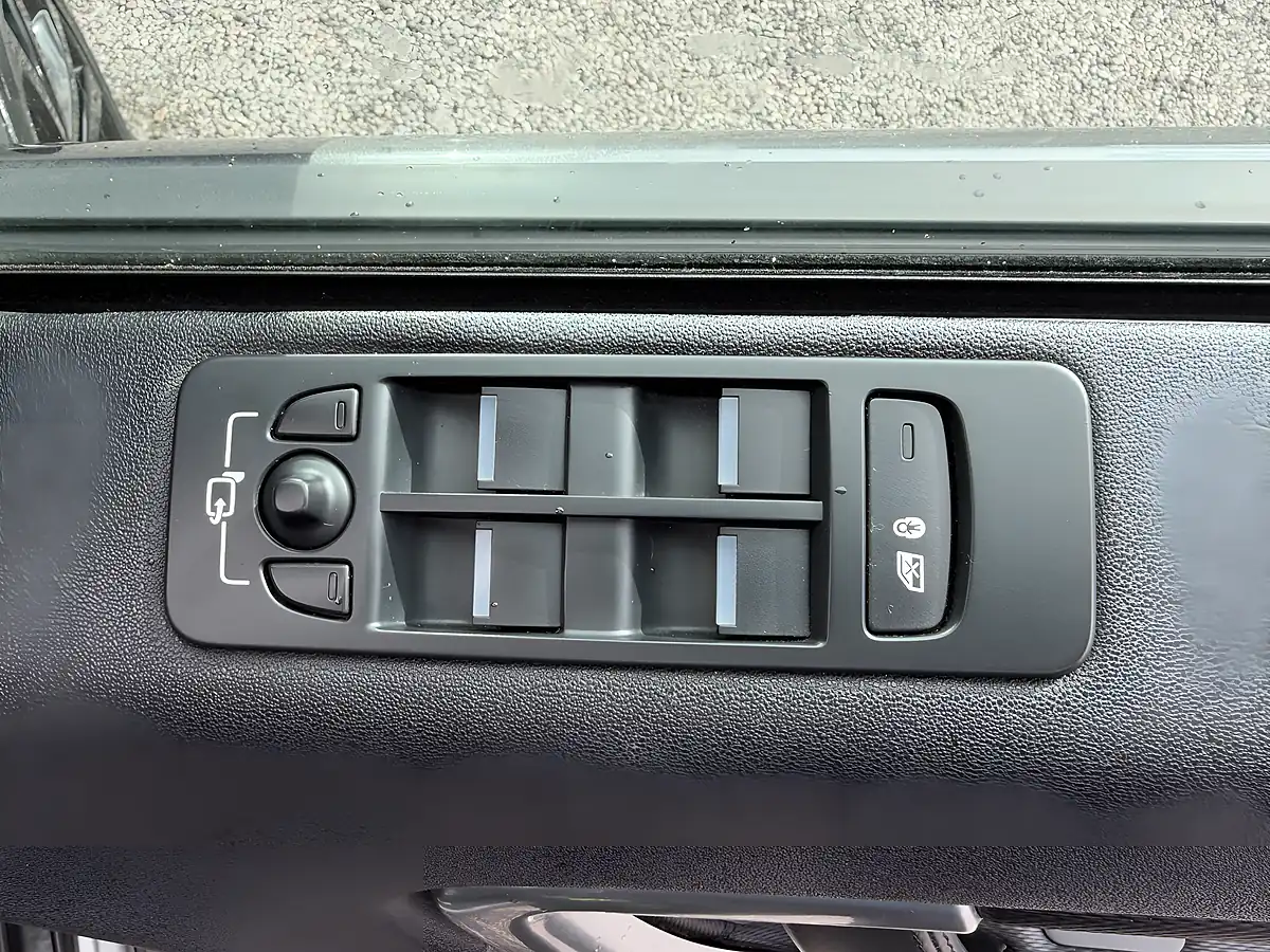 Used 2018 Land Rover Discovery Sport Hse Dynamic Lux Grey - Interior and Exterior details 17