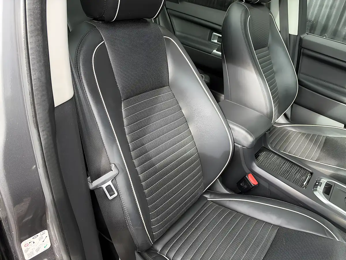 Used 2018 Land Rover Discovery Sport Hse Dynamic Lux Grey - Interior and Exterior details 8