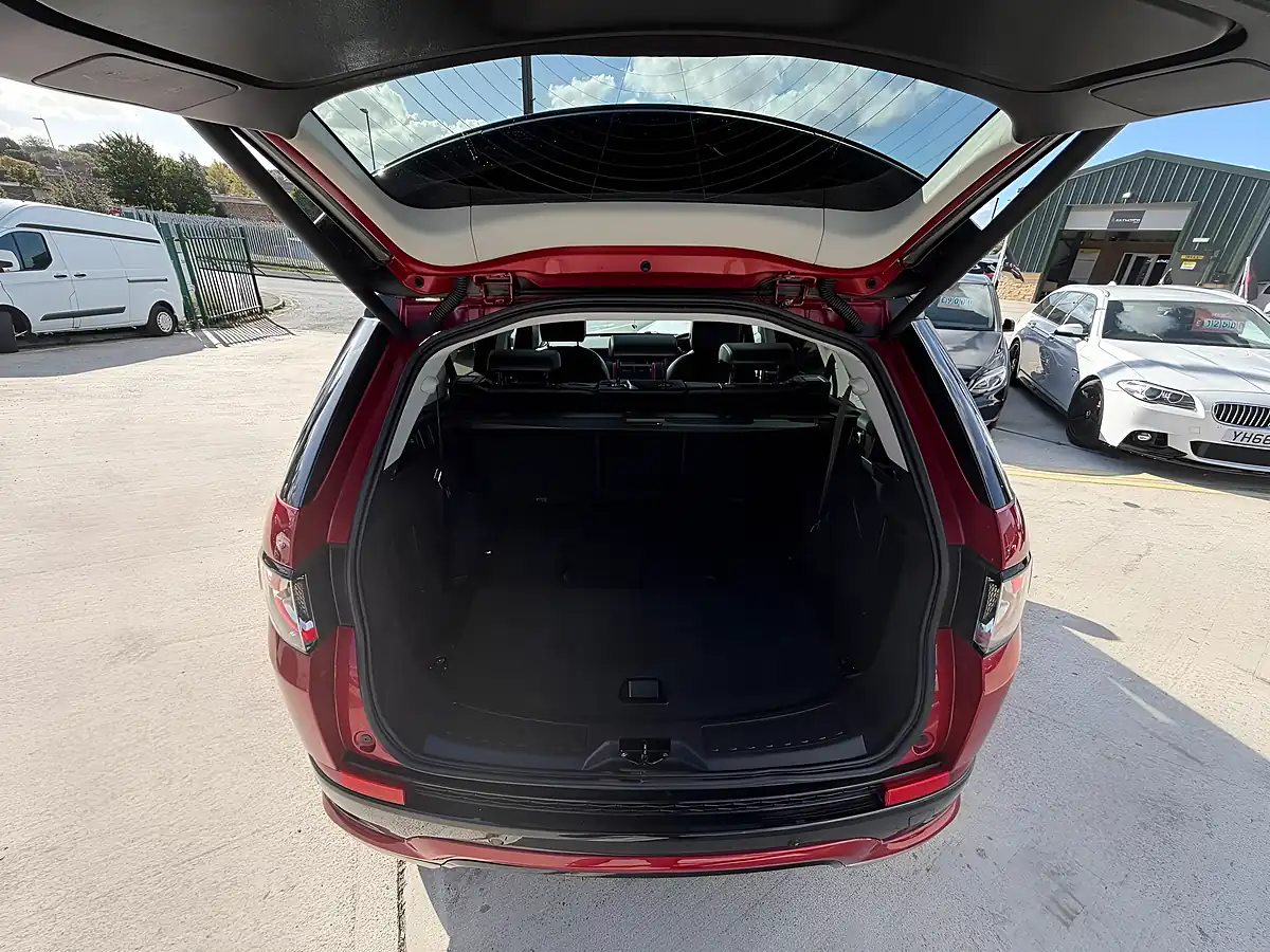 Used 2018 Land Rover Discovery Sport Hse Dynamic Lux Red - Interior and Exterior details 17