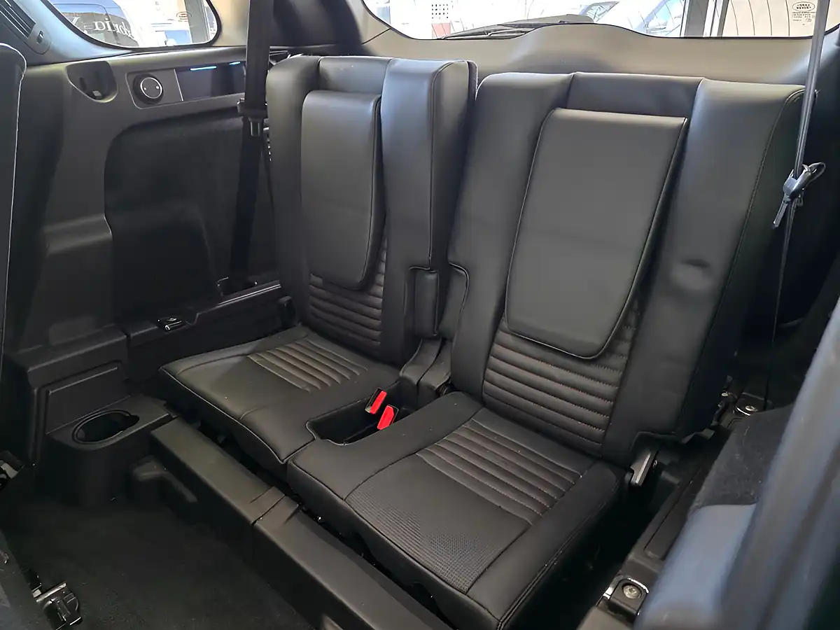 Used 2018 Land Rover Discovery Sport Hse Dynamic Lux White - Interior and Exterior details 14