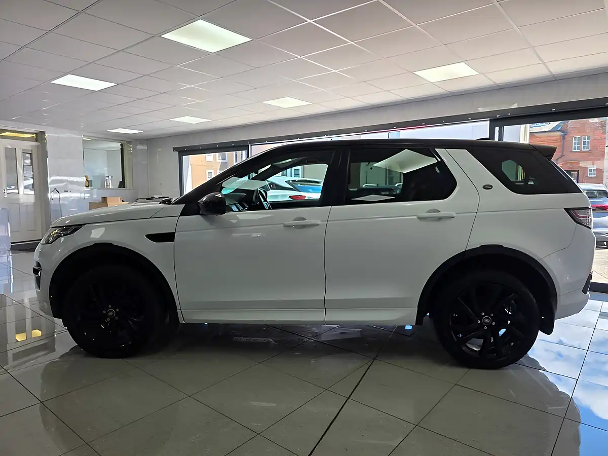 Used 2018 Land Rover Discovery Sport Hse Dynamic Lux White - Interior and Exterior details 15