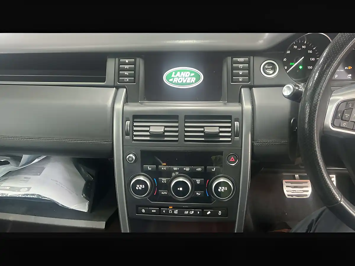 Used 2018 Land Rover Discovery Sport Hse Dynamic Luxury Corris Grey - Interior and Exterior details 10