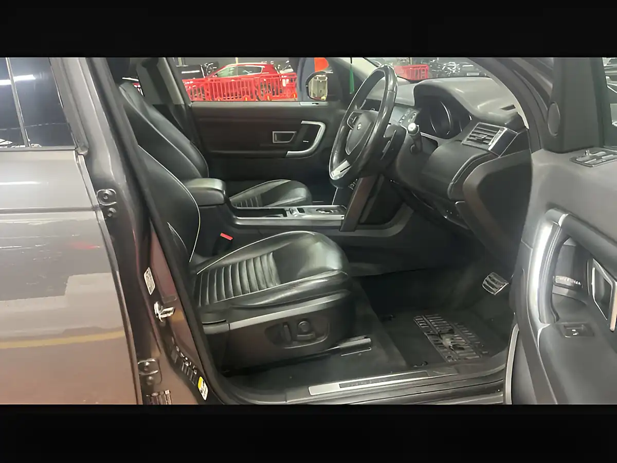 Used 2018 Land Rover Discovery Sport Hse Dynamic Luxury Corris Grey - Interior and Exterior details 11