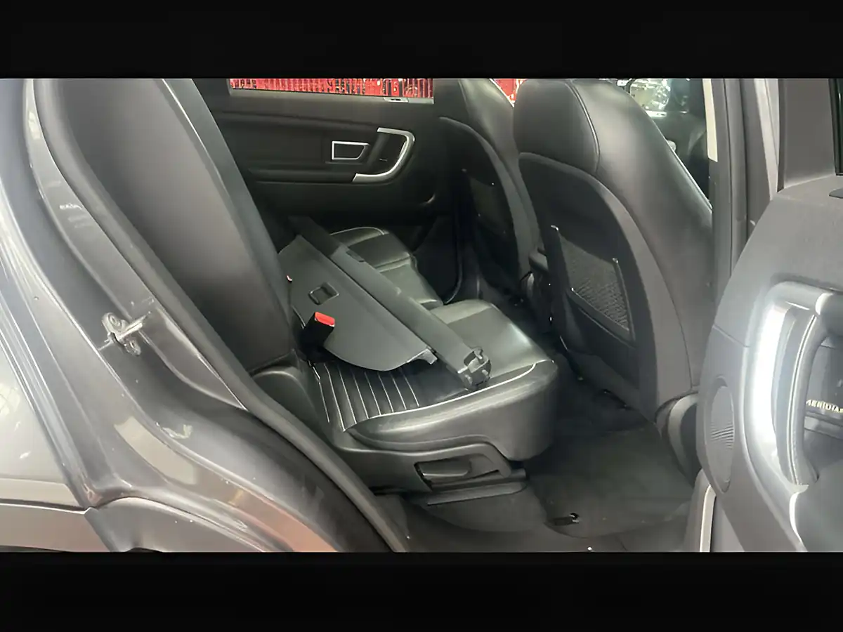 Used 2018 Land Rover Discovery Sport Hse Dynamic Luxury Corris Grey - Interior and Exterior details 13