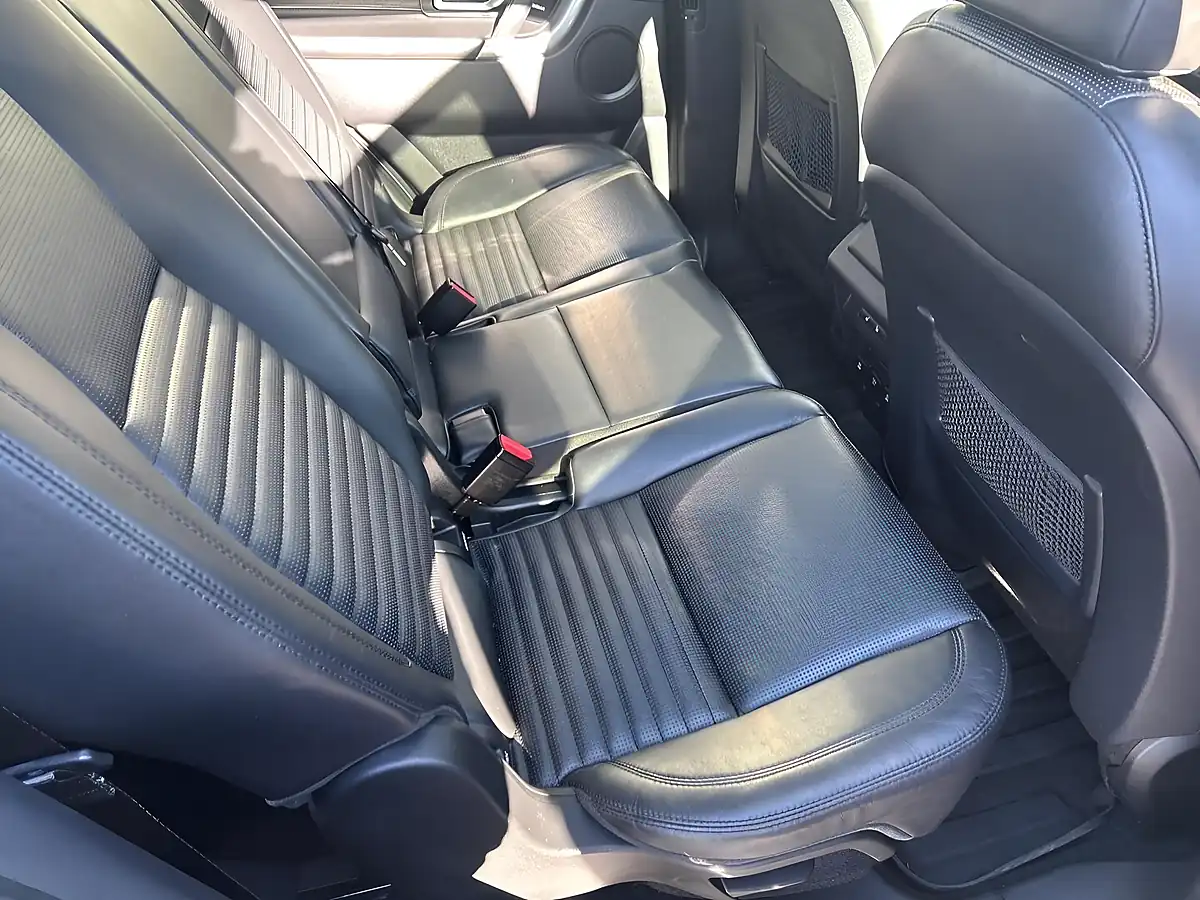 Used 2018 Land Rover Discovery Sport Hse Luxury Blue - Interior and Exterior details 13