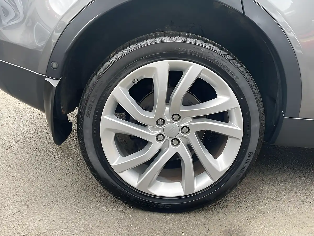Used 2018 Land Rover Discovery Sport Hse Luxury Grey - Interior and Exterior details 10